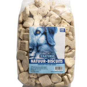 Transparante zak met 1KG Cenaturio Natuur-Biscuits, met diverse vormen zoals hartjes en botjes, een gezonde en smakelijke traktatie als aanvullend voer voor honden.